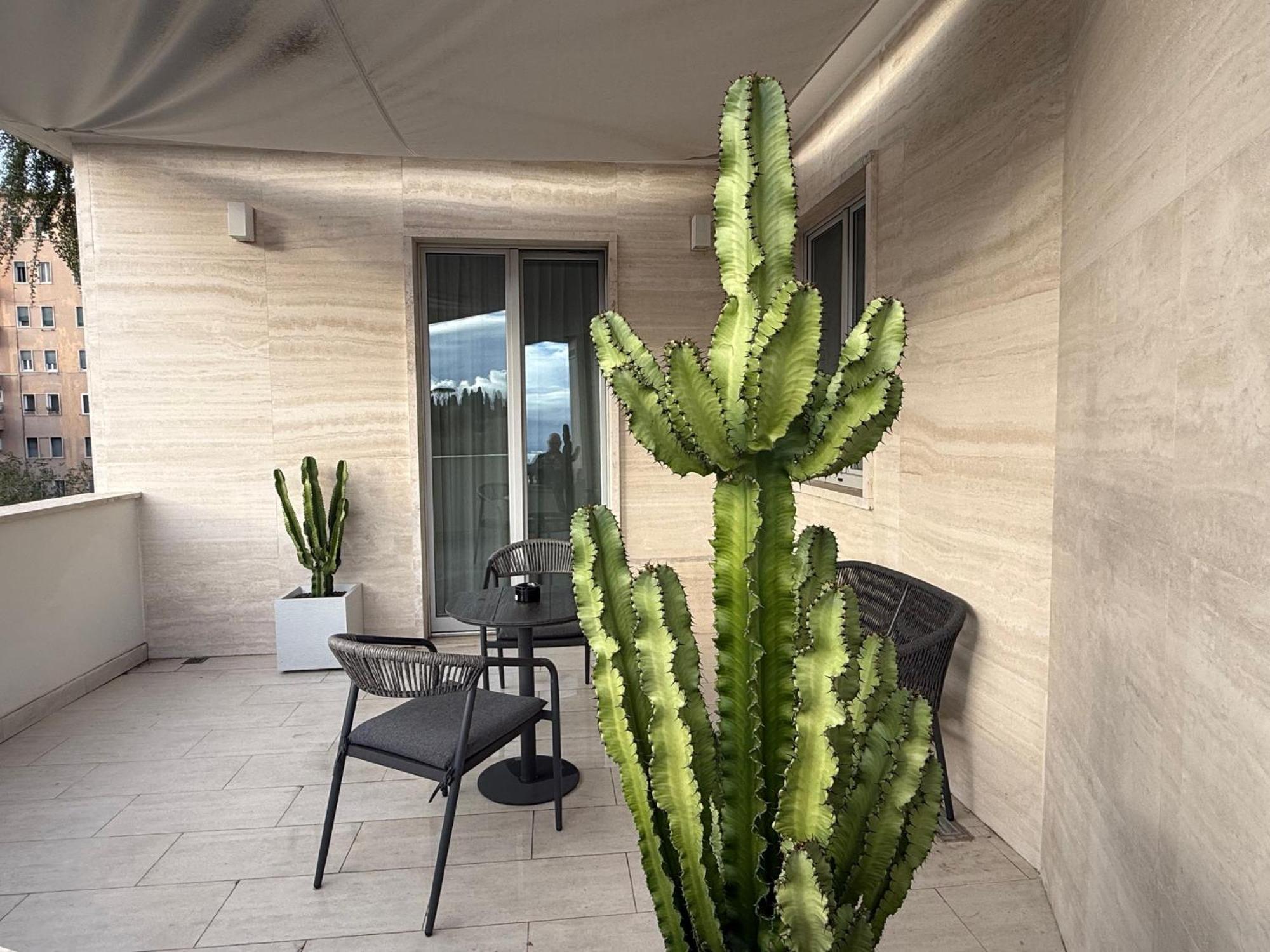 J Maluni City Hotel, Rome